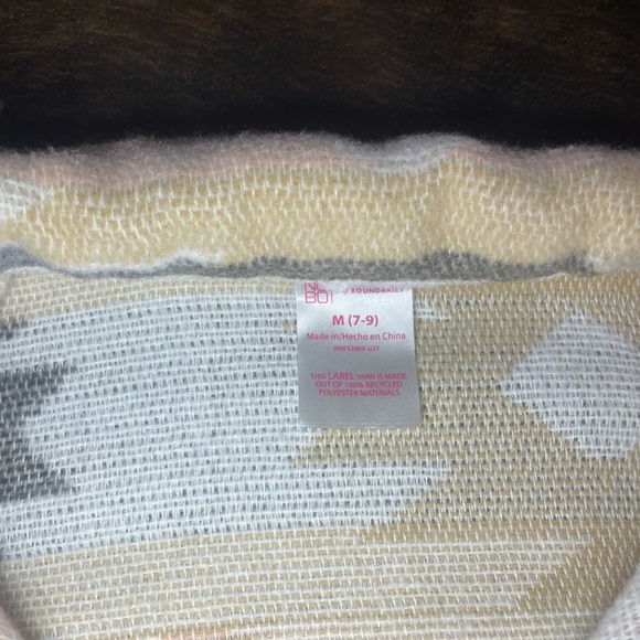 Tribal Pattern Button-Up Shirt - Picture 2 of 3